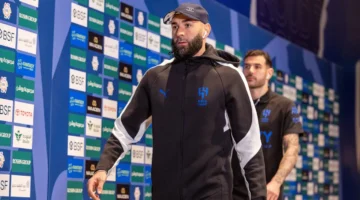 مواجهة نارية.. جماهير الاتحاد تنتقد بنزيما في كلاسيكو الهلال والاتحاد